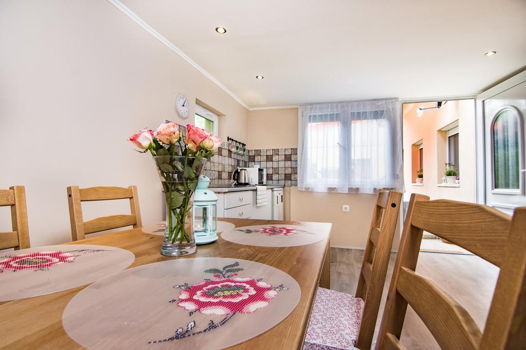 Vagi Apartment Sarvar Ngoại thất bức ảnh